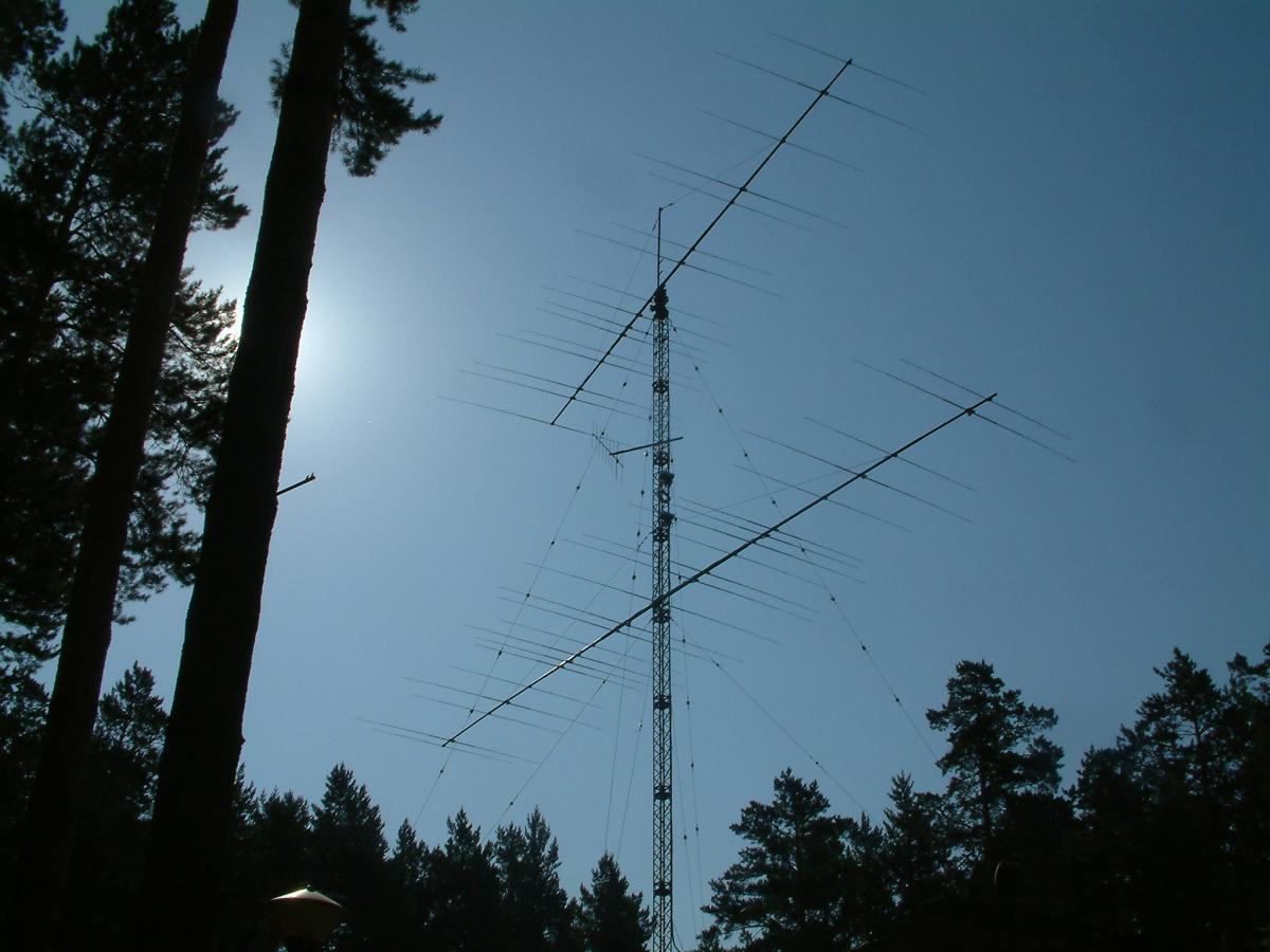 A two layer 15/10m stack at UA9CLB's (now R9DX) built in Aug. of 2005.